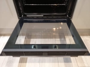 oven-cleaning-Barnsley-clean-door